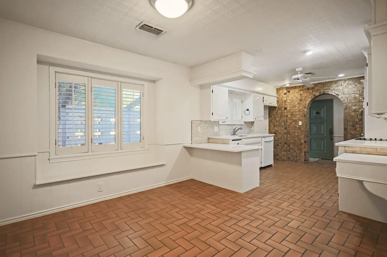 Photo 11 — 6805 Norfolk Avenue, Lubbock, TX 79413