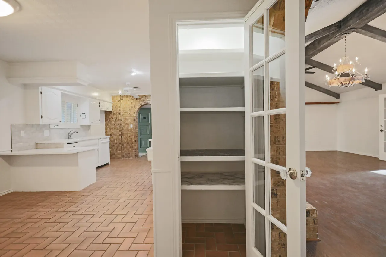 Photo 12 — 6805 Norfolk Avenue, Lubbock, TX 79413