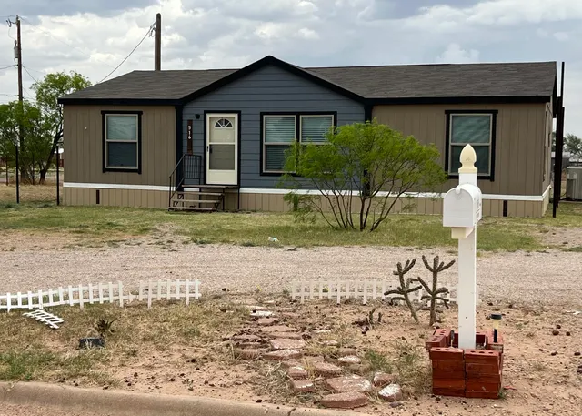 Photo 2 — 516 May Street, Post, TX 79356