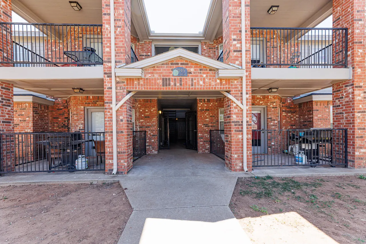 Photo 3 — 5845 7th Street, Lubbock, TX 79416