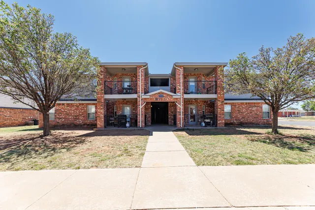 Photo 4 — 5845 7th Street, Lubbock, TX 79416