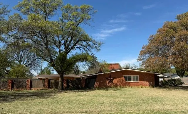Photo 2 — 1015 Walnut Street, Idalou, TX 79329