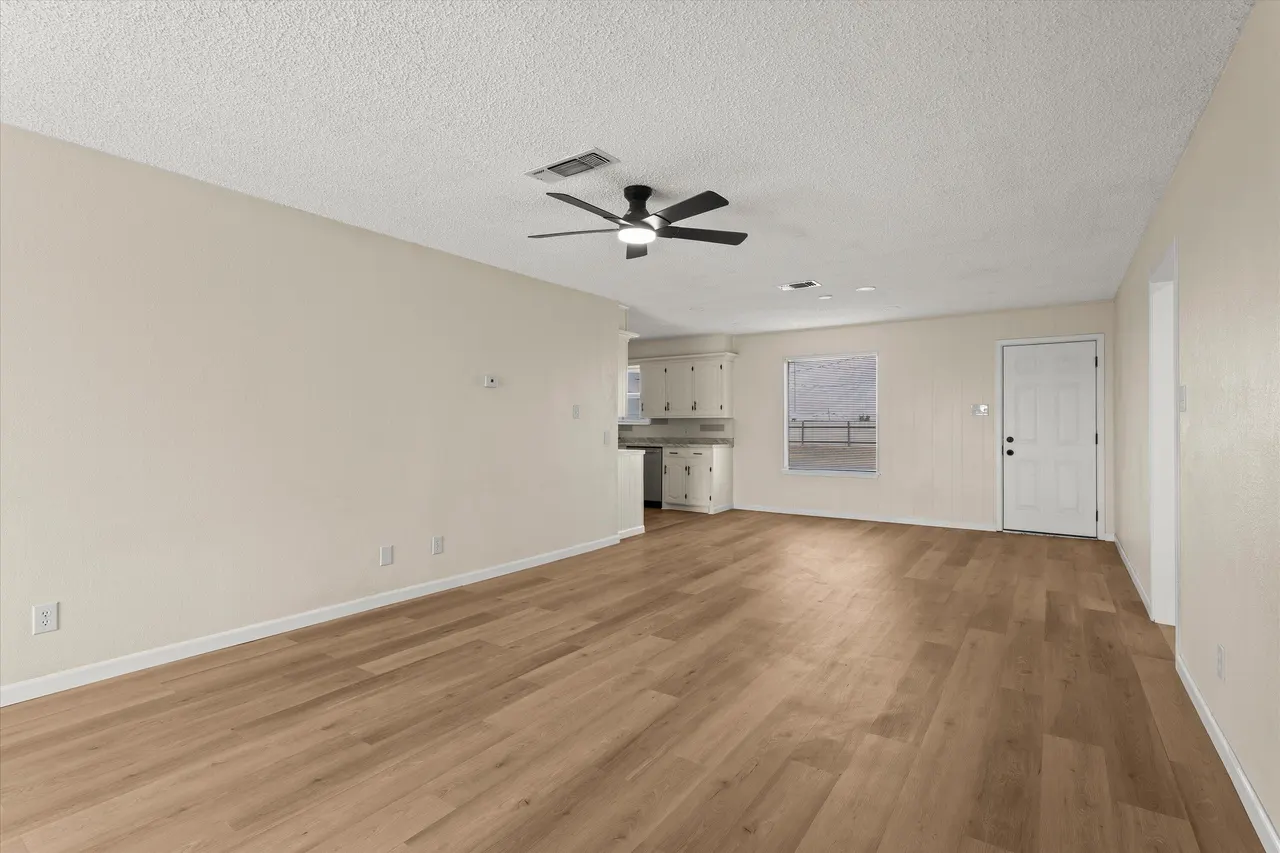 Photo 3 — 102 Eagle Avenue, Levelland, TX 79336