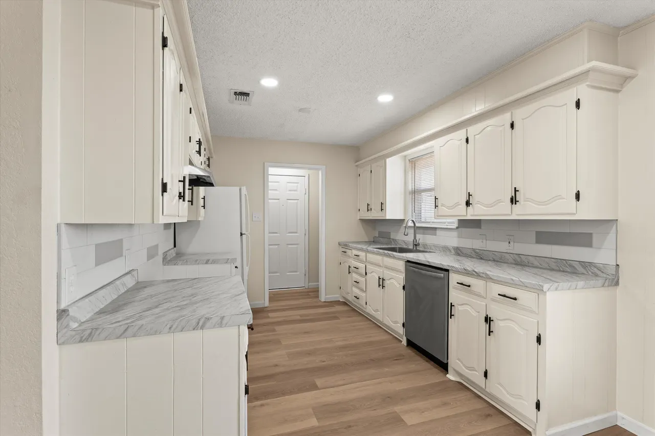 Photo 6 — 102 Eagle Avenue, Levelland, TX 79336