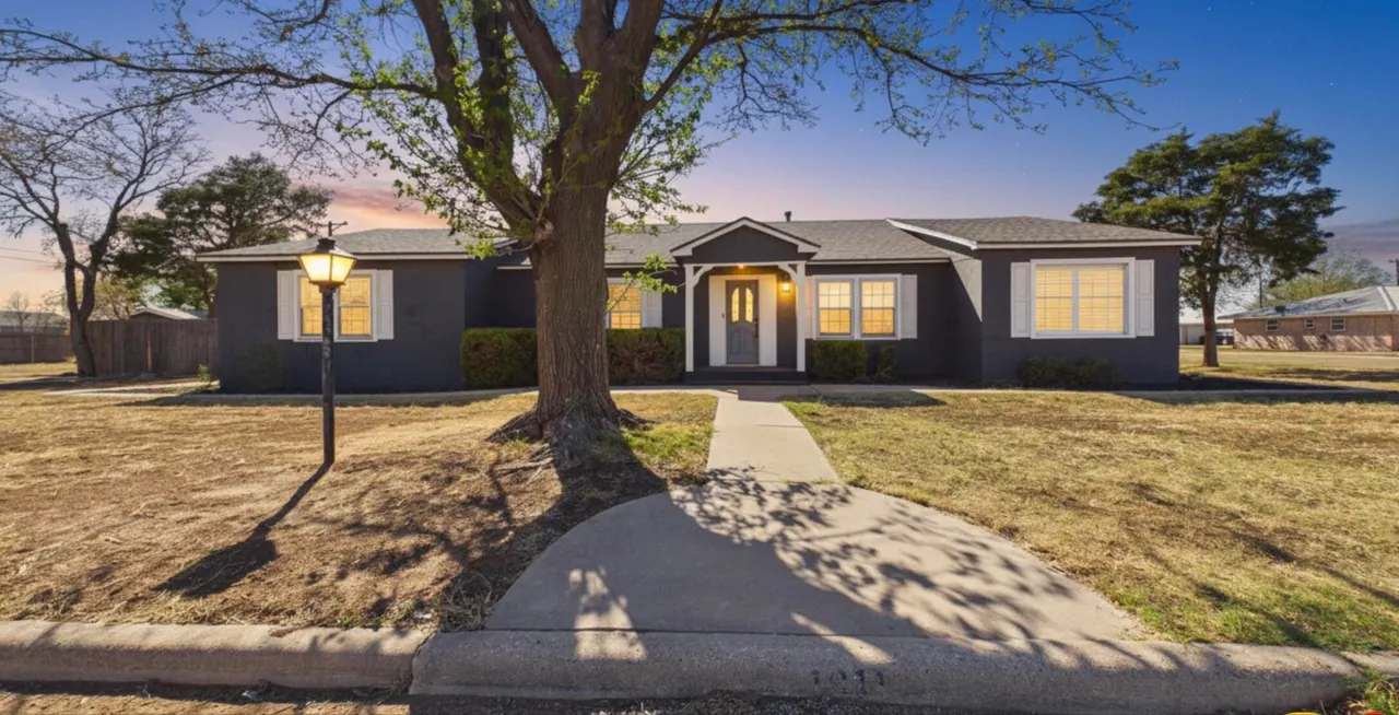 Front exterior — 712 11th Street, Shallowater, TX 79363