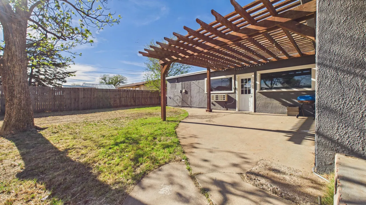 Photo 9 — 712 11th Street, Shallowater, TX 79363