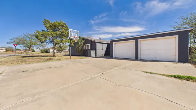 Photo 6 — 712 11th Street, Shallowater, TX 79363
