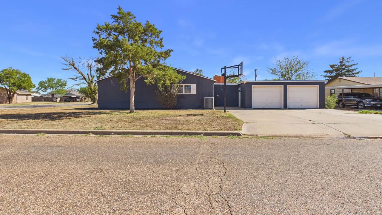 Photo 5 — 712 11th Street, Shallowater, TX 79363