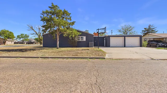 Photo 5 — 712 11th Street, Shallowater, TX 79363