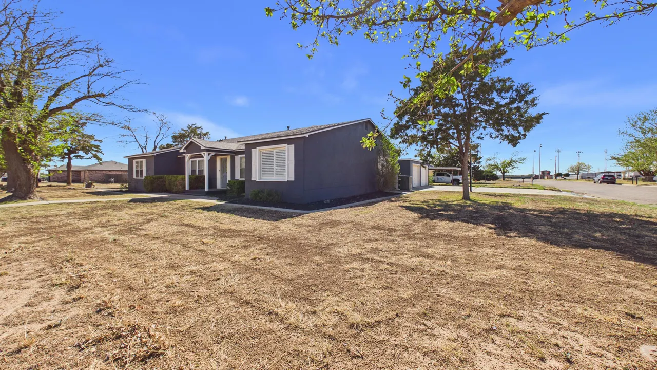 Photo 4 — 712 11th Street, Shallowater, TX 79363
