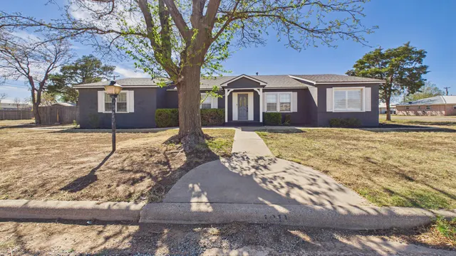 Photo 2 — 712 11th Street, Shallowater, TX 79363