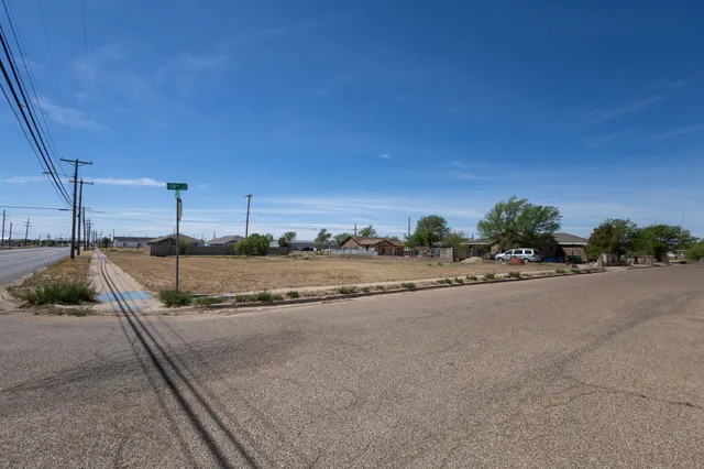 Photo 2 — 1520 E 14th Street, Lubbock, TX 79403