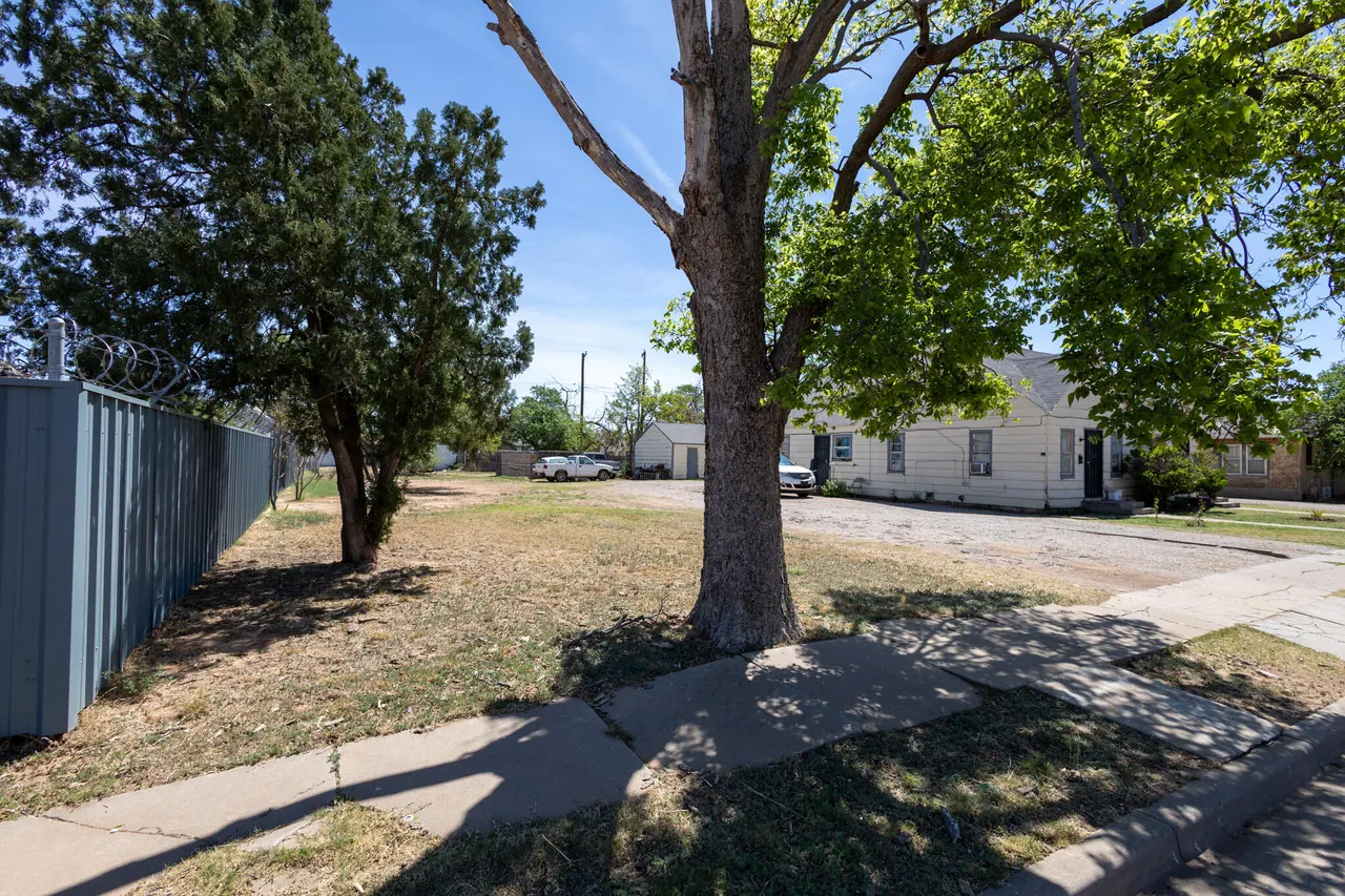 Photo 2 — 2005 Avenue M, Lubbock, TX 79411