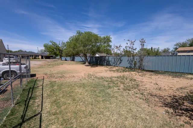 Photo 6 — 2005 Avenue M, Lubbock, TX 79411