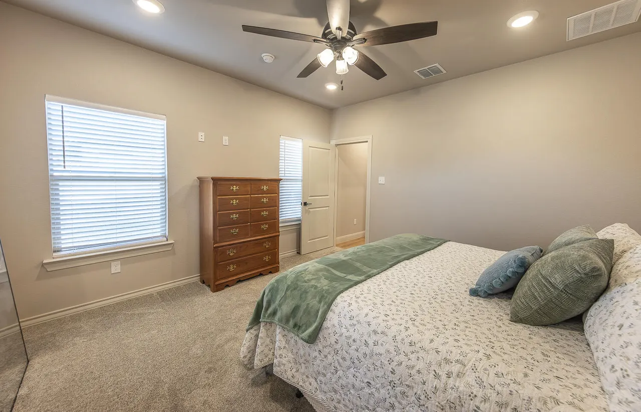 Photo 12 — 6913 15th Street, Lubbock, TX 79416