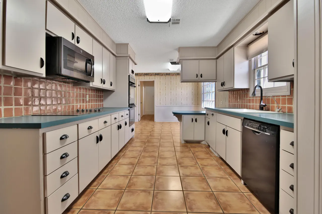 Photo 14 — 4502 8th Street, Lubbock, TX 79416
