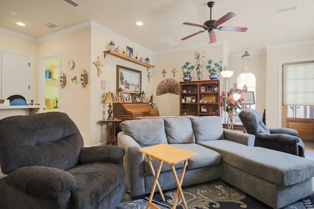 Photo 6 — 73 Windsor Court, Lubbock, TX 79416