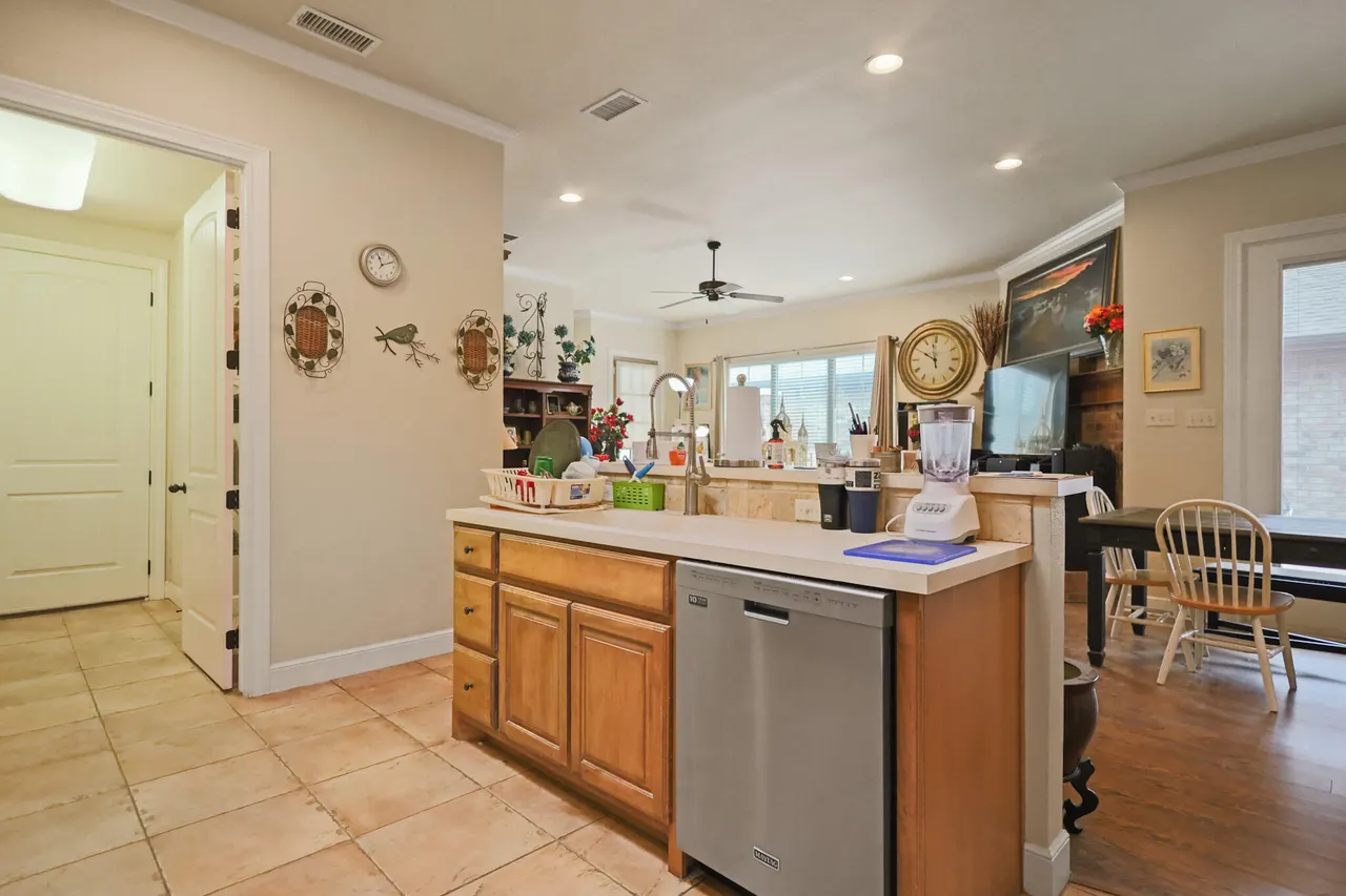 Photo 11 — 73 Windsor Court, Lubbock, TX 79416