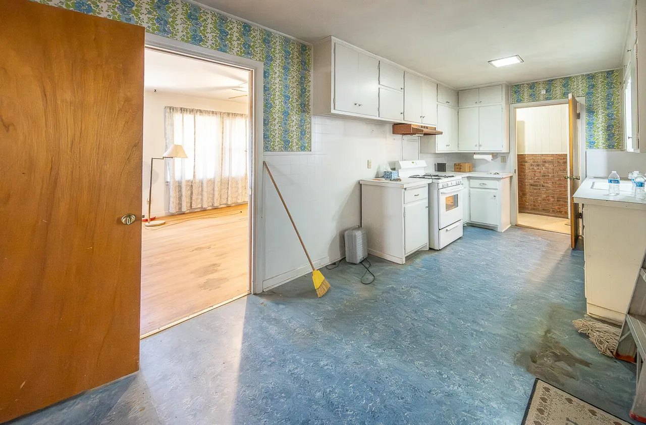 Photo 8 — 1918 42nd Street, Lubbock, TX 79412