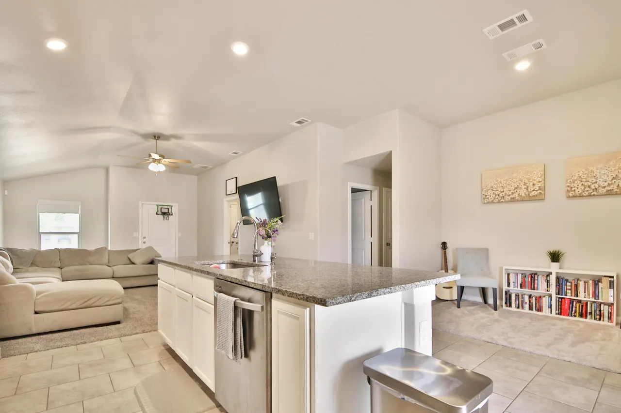 Photo 11 — 3303 Venita Avenue, Lubbock, TX 79407