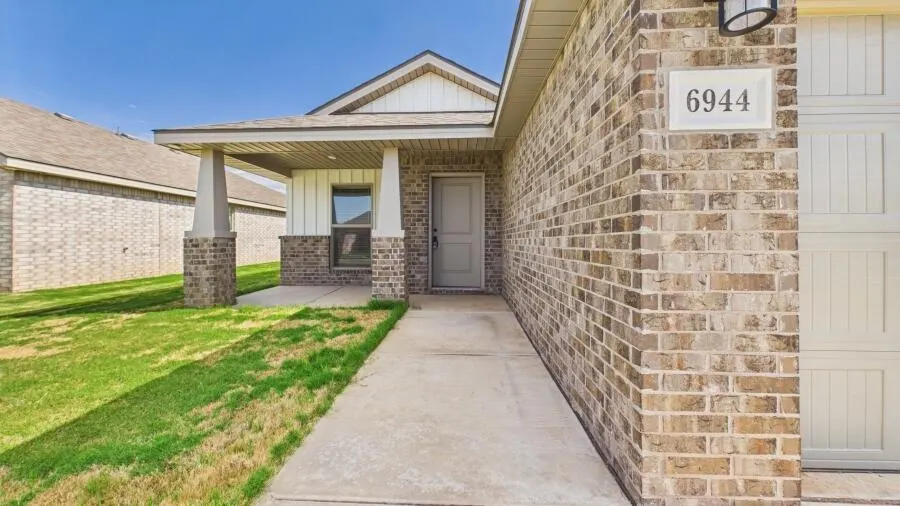 Photo 2 — 6944 10th Street, Lubbock, TX 79416