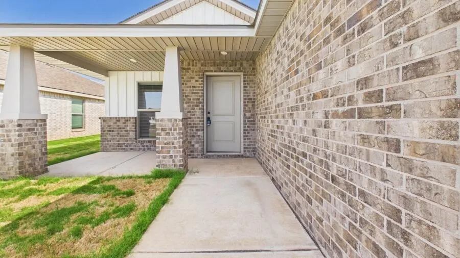 Photo 3 — 6944 10th Street, Lubbock, TX 79416