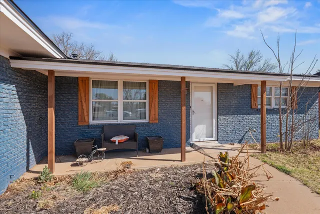 Photo 2 — 109 Mike Street, Levelland, TX 79336