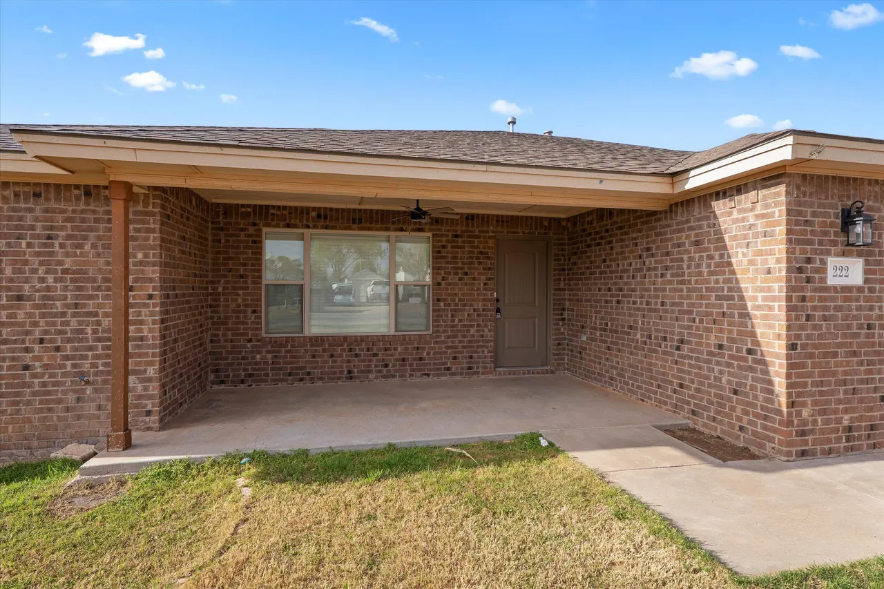 Photo 2 — 222 E 7th Street, Idalou, TX 79329