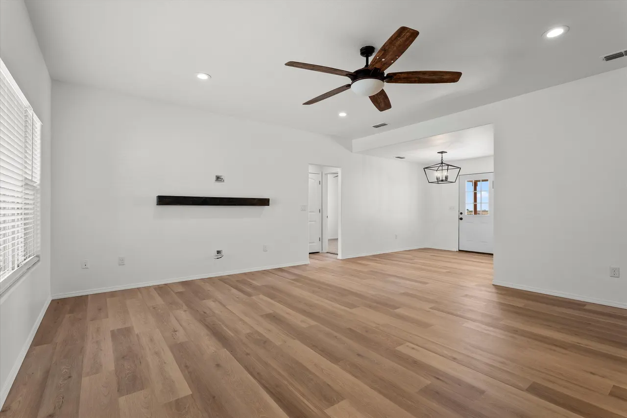 Photo 3 — 222 E 7th Street, Idalou, TX 79329