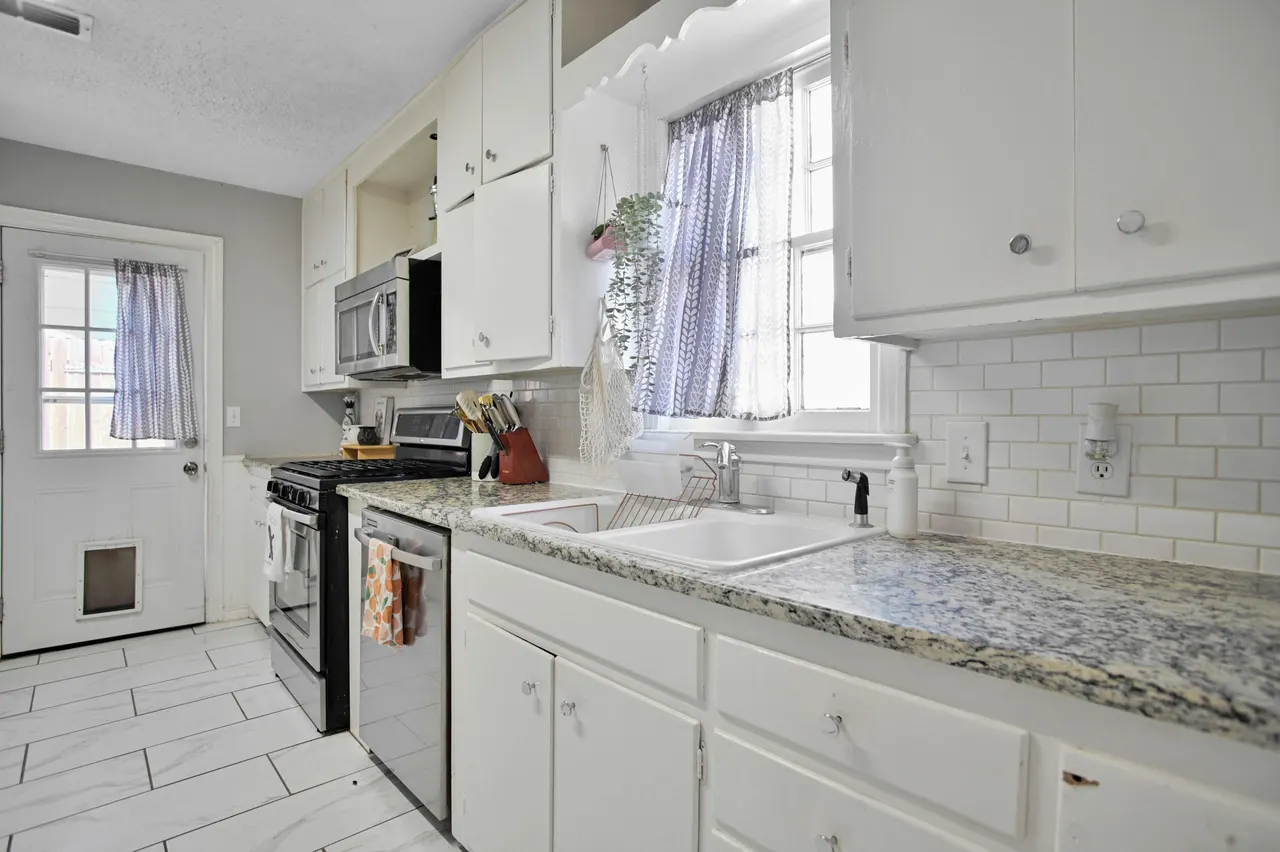 Photo 13 — 4102 32nd Street, Lubbock, TX 79410