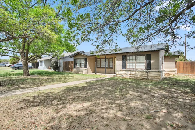Photo 2 — 4102 32nd Street, Lubbock, TX 79410