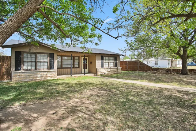 Photo 3 — 4102 32nd Street, Lubbock, TX 79410