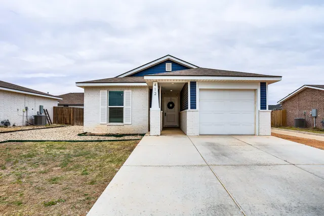 Photo 2 — 412 E 30th Street, Wolfforth, TX 79382