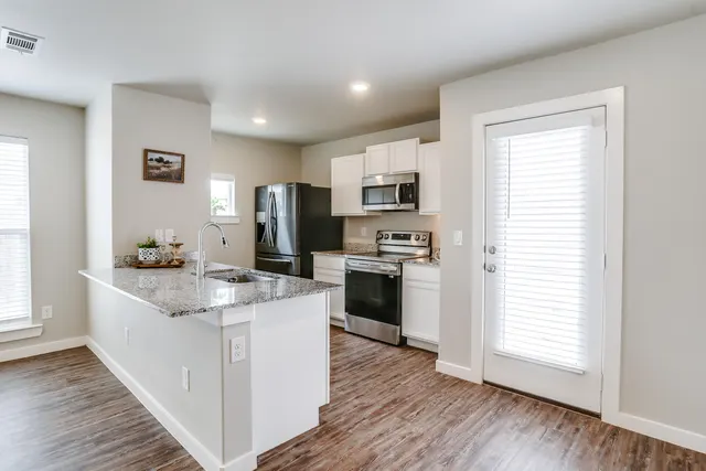 Photo 5 — 412 E 30th Street, Wolfforth, TX 79382