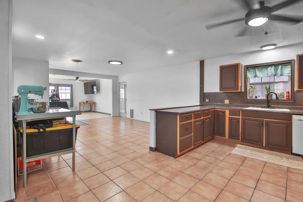 Photo 10 — 2801 52nd Street, Lubbock, TX 79413