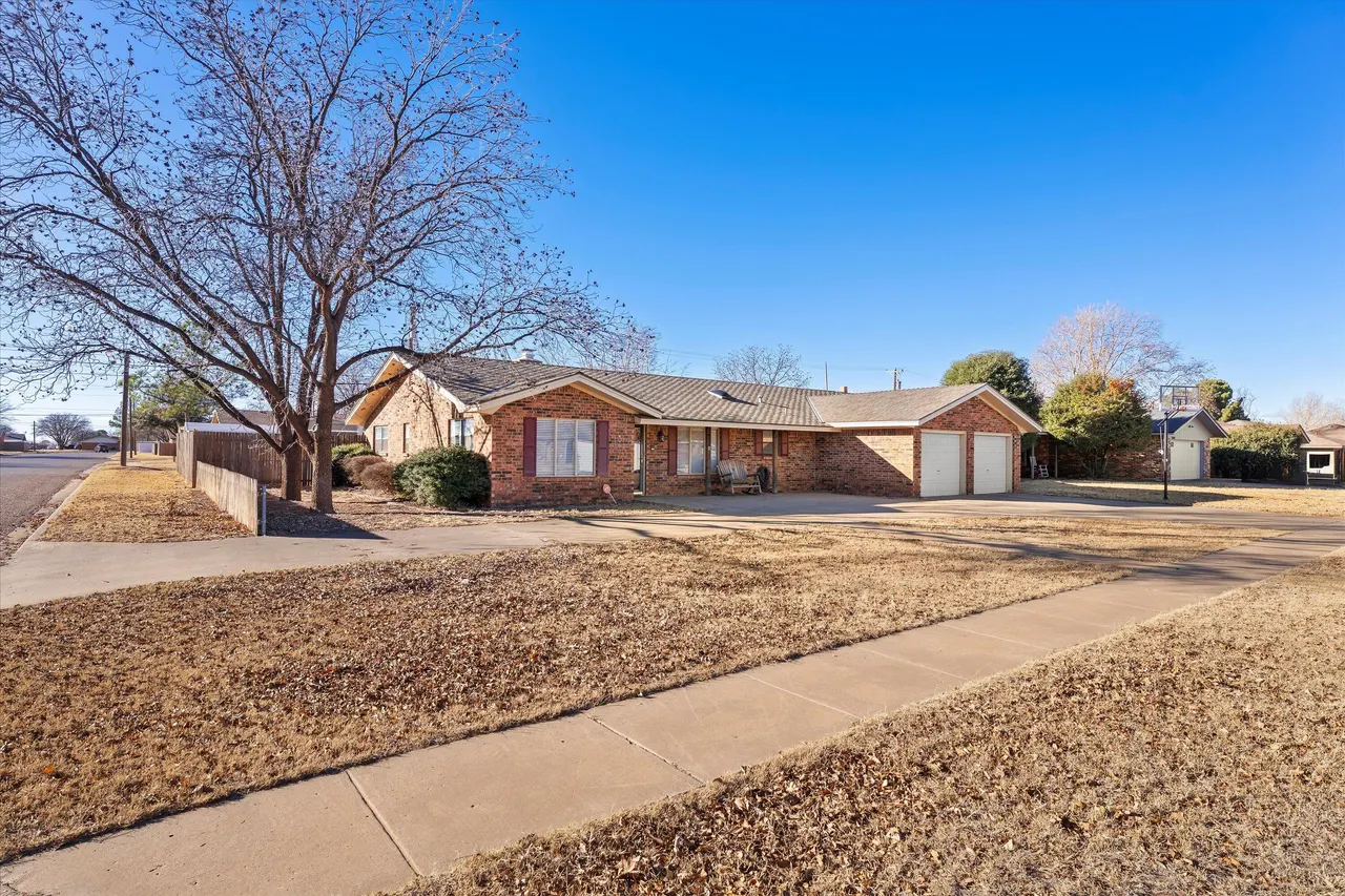 Photo 10 — 1007 S Howell Street, Brownfield, TX 79316