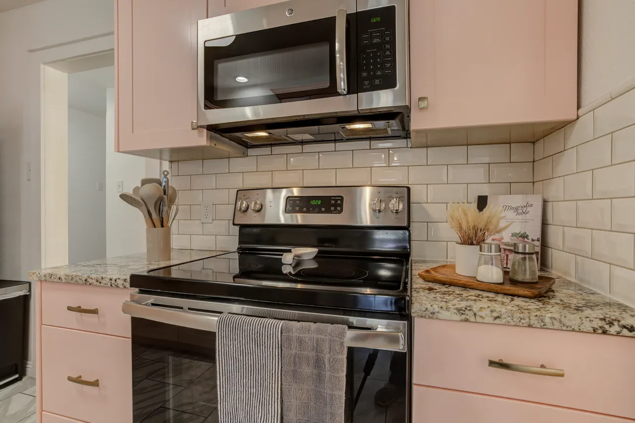 Photo 12 — 2704 32nd Street, Lubbock, TX 79410