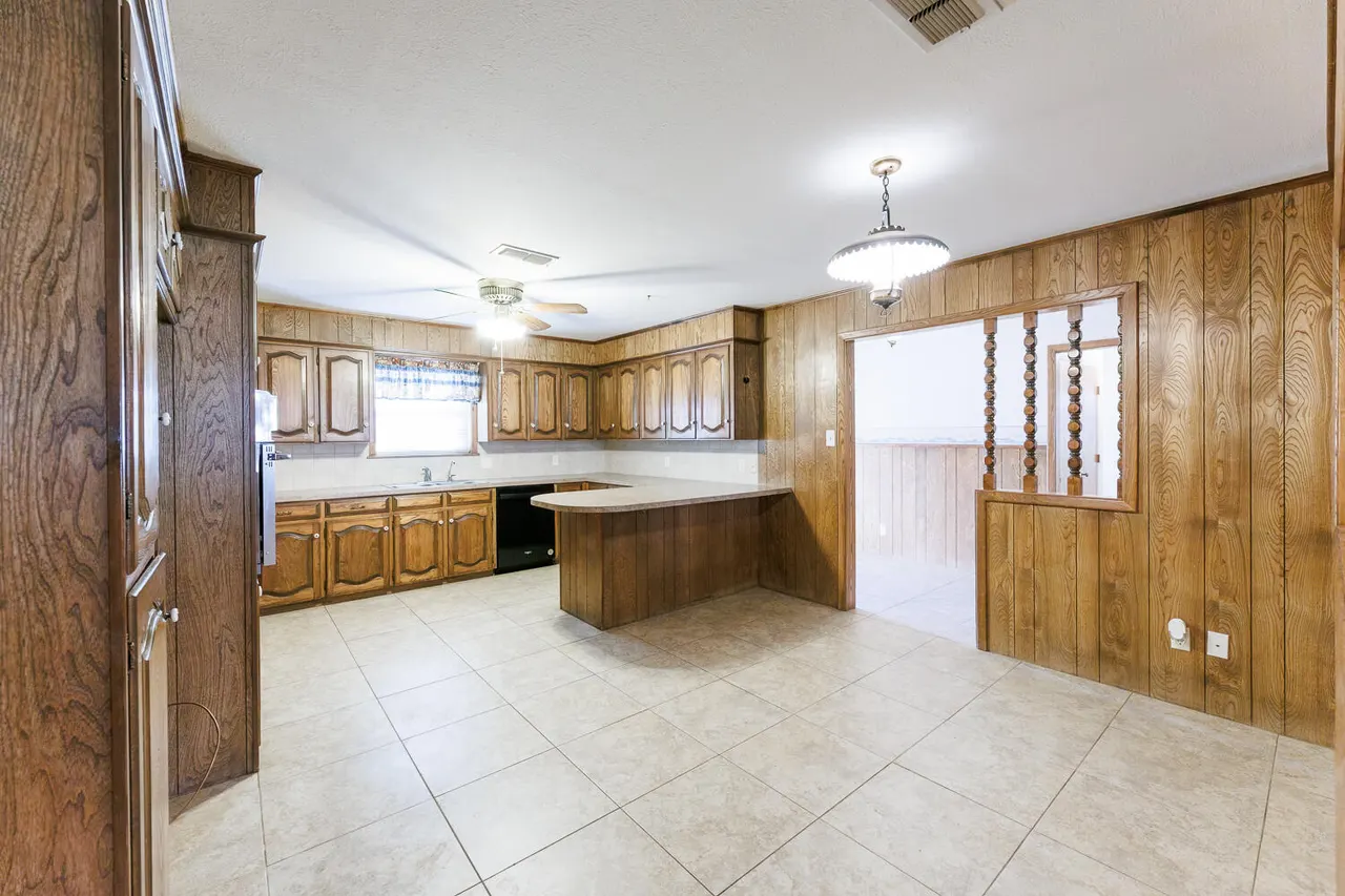 Photo 13 — 2018 Rice Drive, Levelland, TX 79336