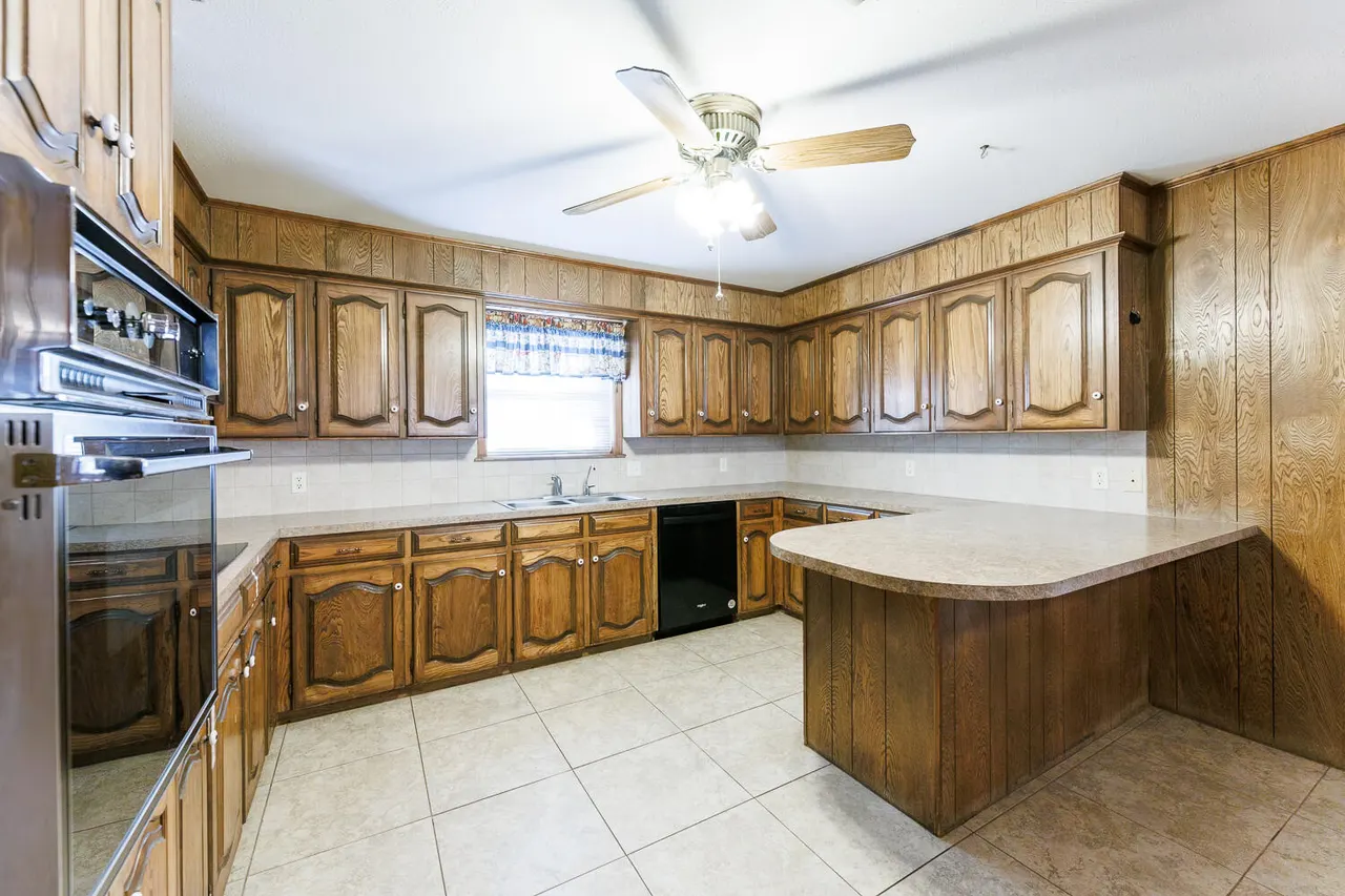 Photo 14 — 2018 Rice Drive, Levelland, TX 79336