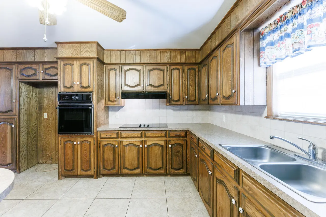 Photo 16 — 2018 Rice Drive, Levelland, TX 79336