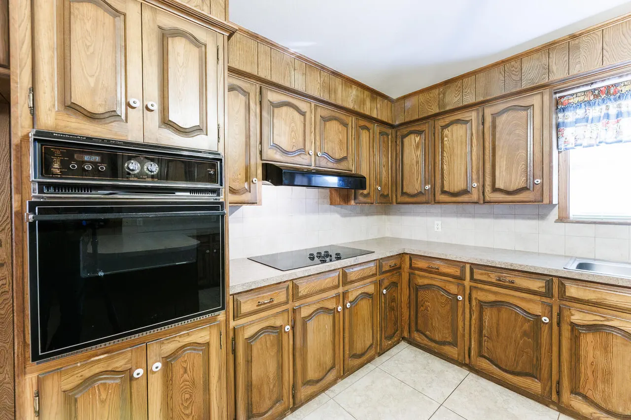 Photo 18 — 2018 Rice Drive, Levelland, TX 79336