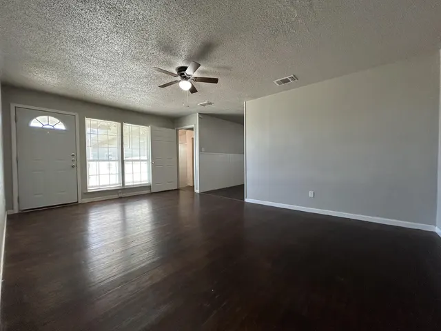 Photo 2 — 7438 18th Street, Lubbock, TX 79416