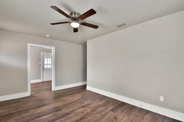 Photo 8 — 2408 24th Street, Lubbock, TX 79411
