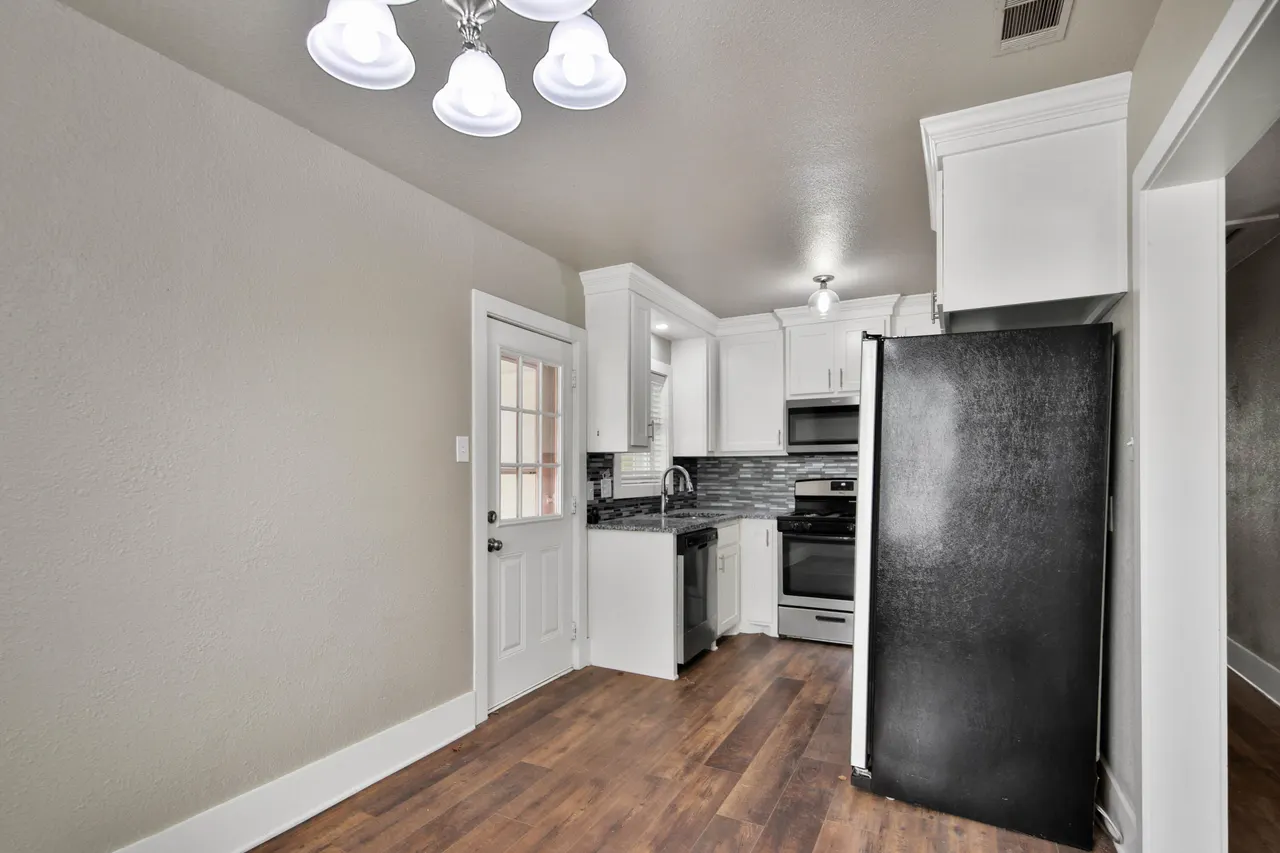 Photo 6 — 2408 24th Street, Lubbock, TX 79411