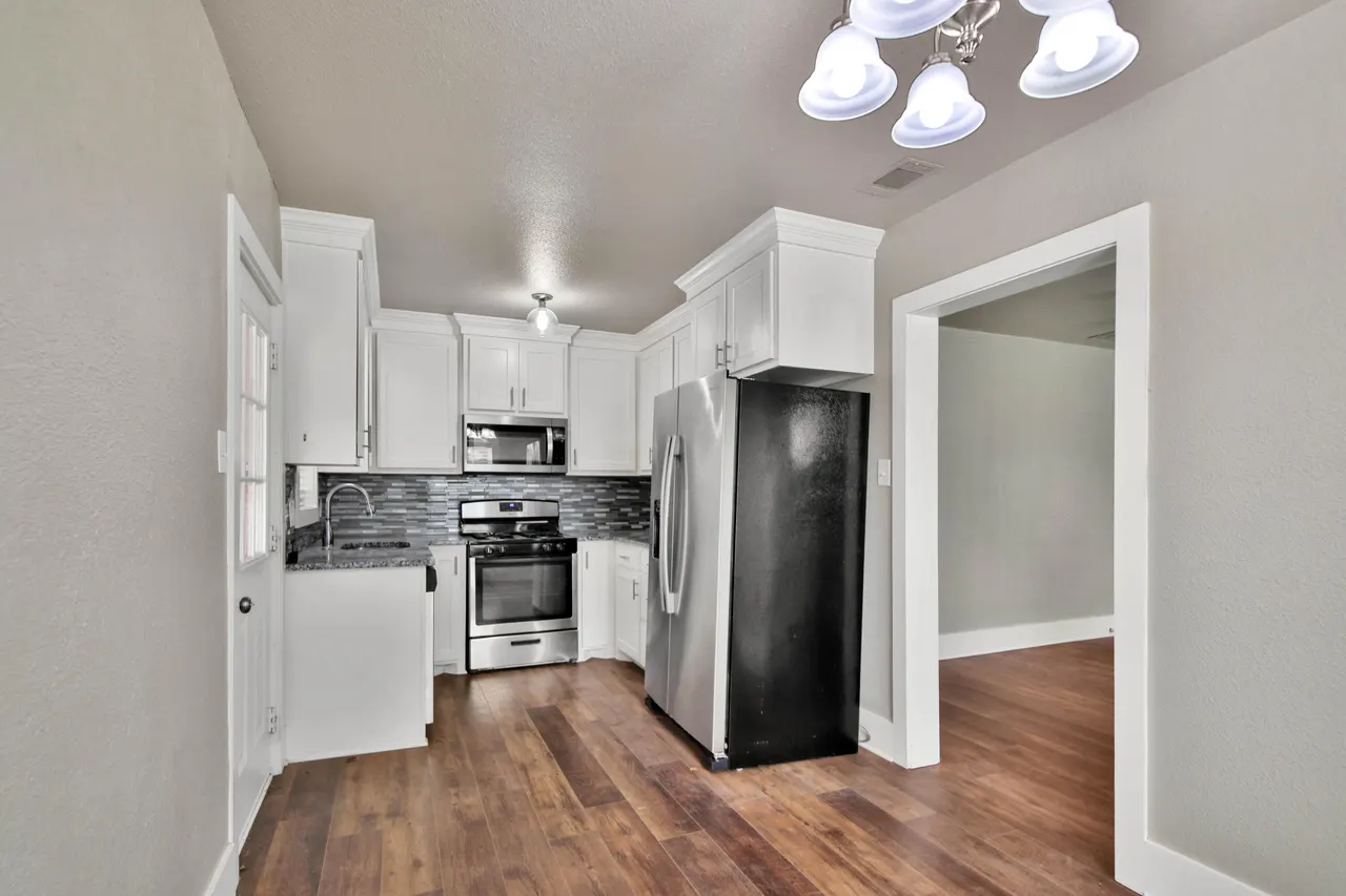 Photo 5 — 2408 24th Street, Lubbock, TX 79411