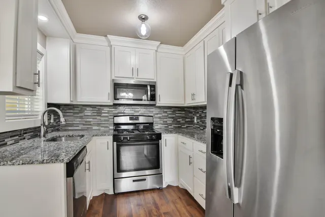 Photo 4 — 2408 24th Street, Lubbock, TX 79411