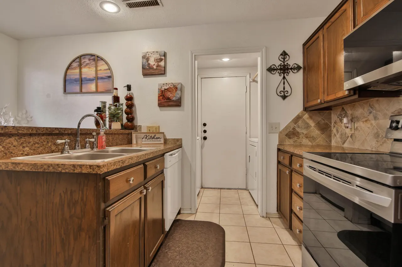 Photo 7 — 5832 Emory Street, Lubbock, TX 79416