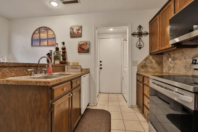 Photo 7 — 5832 Emory Street, Lubbock, TX 79416