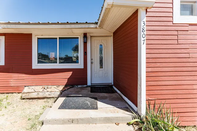 Photo 3 — 3807 E 3rd Street, Lubbock, TX 79403