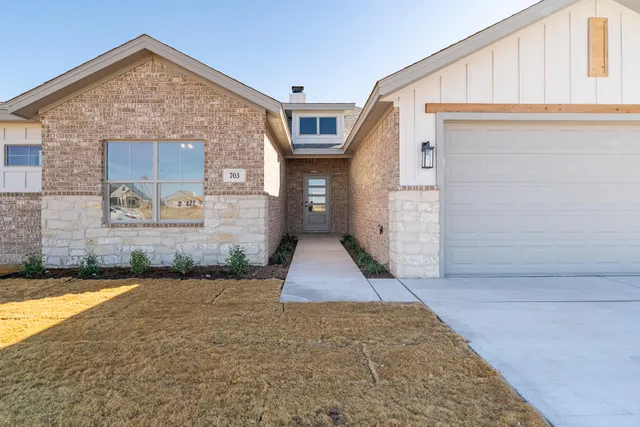 Photo 3 — 703 E 14th Street, Wolfforth, TX 79382